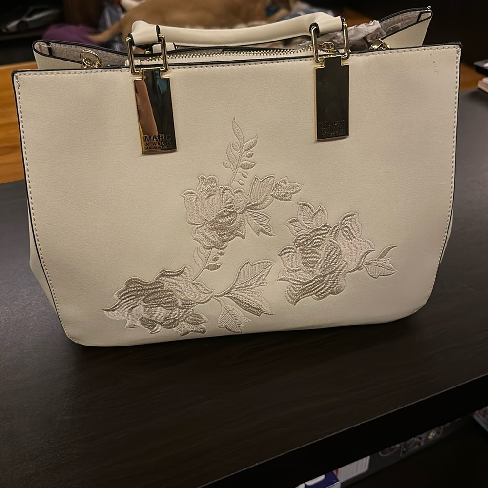 Marc New York Andrew Marc. White medium sized purse